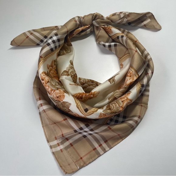 Burberrys vintage silk scarf - Picture 2 of 12